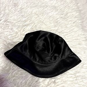Black bucket hat